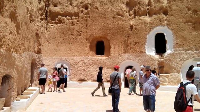 Жилища троглодитов в Тунисе. смотреть онлайн