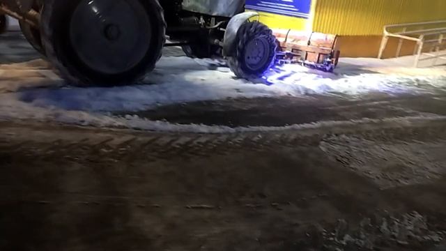 УБОРКА СНЕГА НА МТЗ 82. ВИД СНАРУЖИ, ВИД ВНУТРИ. смотреть онлайн