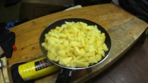 ГОТОВЛЮ НА ОБЕД КАРТОШКУ,  НА НОВОЙ СКОВОРОДКЕ И ПЛИТЕ.