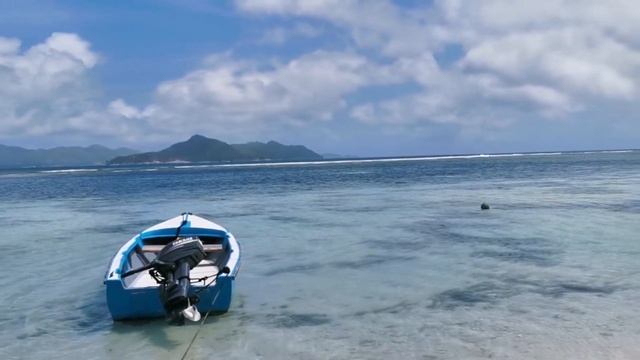 Остров Ла-Диг. Порт и пляж Anse la Réunion. Сейшелы. La Digue island. Seychelles. смотреть онлайн