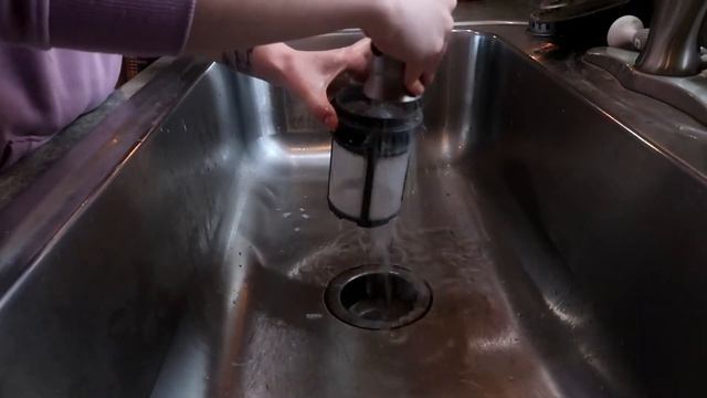 HOW TO CLEAN A WHIRLPOOL DISHWASHER FILTER | KITCHEN CLEANING HACKS смотреть онлайн