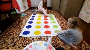 ? ПЯТЕРКА играем в ТВИСТЕР