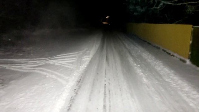 MTZ со щёткой да прибудет снег смотреть онлайн
