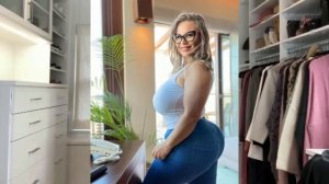 Bella Biography Plus size model Height and Weight, Measurements