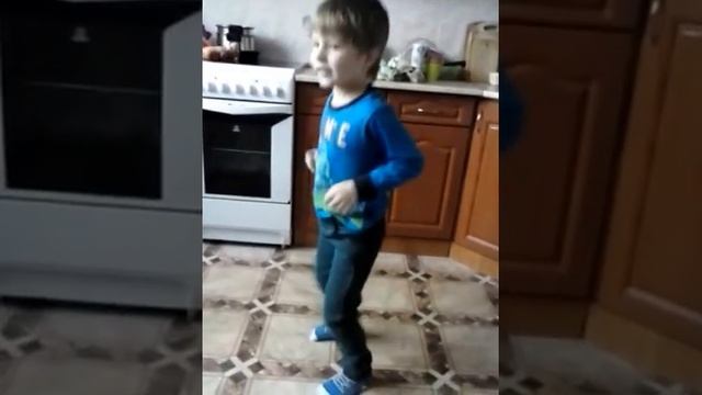 Пацан 5 лет Отжигает=) смотреть онлайн