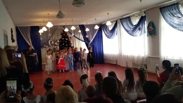 #долинскаяшкола#новогодняяпесня#4класс смотреть онлайн