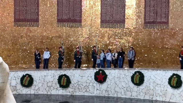 Смена Почётного Караула в Пантеоне Славы Мамаев Курган, Волгоград, 27 апреля 2023 года, 16:00 часов смотреть онлайн