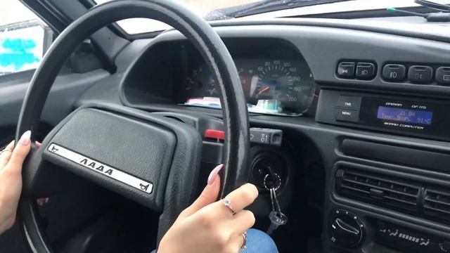 Учу девушку водить автомобиль. Урок первый, учимся трогаться и переключать скорости смотреть онлайн