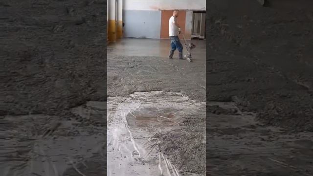 Заливка бетонного пола в цехе. #бетонирование #shortsvideo