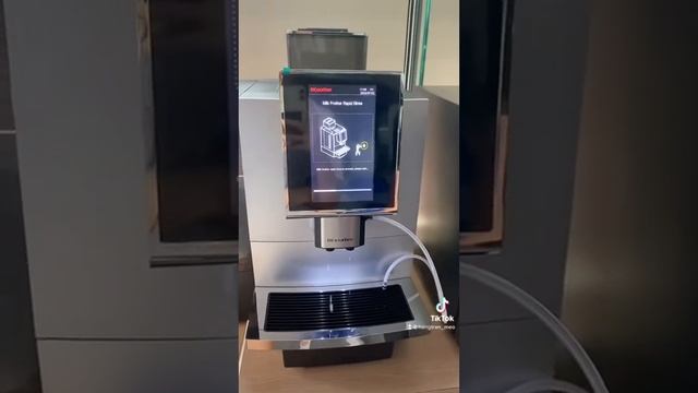 Video hướng dẫn vệ sinh đường ống dẫn sữa - Dr Coffee F12 Big Plus смотреть онлайн
