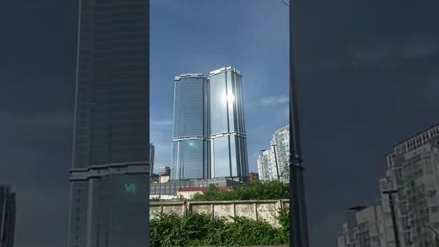 Этот дом является самым высоким зданием за Уралом в РФ. 44 этажа, 156 метров. смотреть онлайн