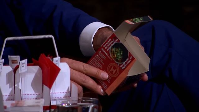 Ex-Police Officer's Stand-Up Freezer Strategy FIRES Up The Dragons | Dragons' Den смотреть онлайн