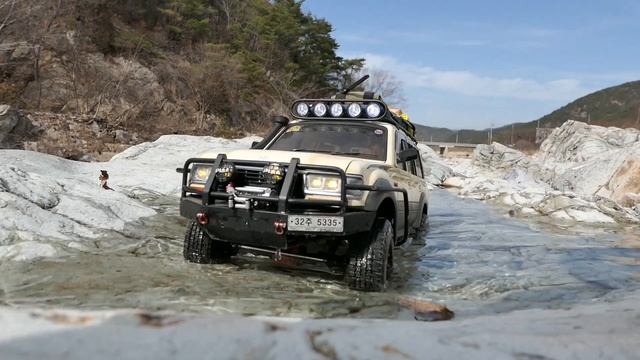rc car / rc 4x4 / axial scx10-ii toyota lc80 / scale adventure off road run смотреть онлайн