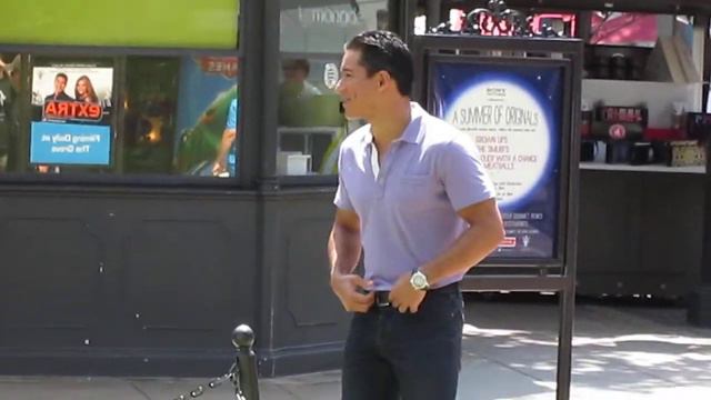 EXTRA! MARIO LOPEZ AT THE FARMERS MARKET-GROVE LOS ANGELES 7/22/2013 смотреть онлайн