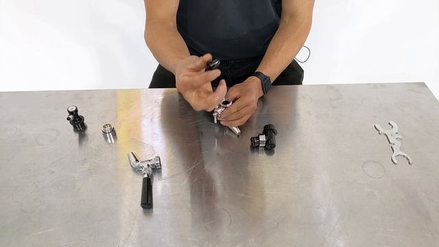 Ball Lock Disconnect - Now available with integrated tap shank fitting смотреть онлайн