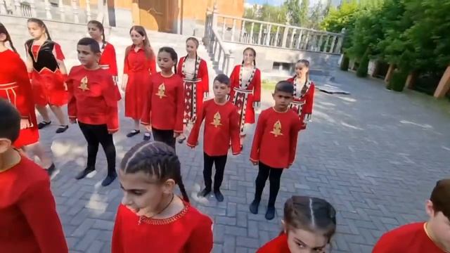 Тома Арутюнян « Я признаю Арцах» в исполнении Амалии Варданян смотреть онлайн