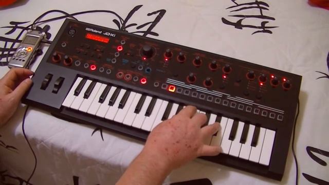 Michael Jacksons' Thriller attempt - Roland JD-Xi смотреть онлайн