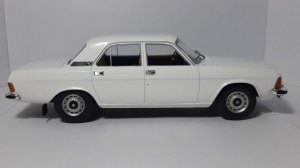 ГАЗ-3102 "Волга" Легендарные советские автомобили Hachette. Масштабная модель автомобиля 1:24.