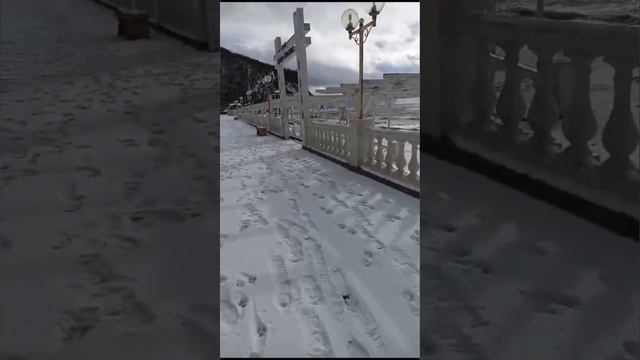 Архипо-Осиповка 14 января 2024 года 🌨️ Чёрное море 🌊 и Набережная в снегу ❄️ смотреть онлайн
