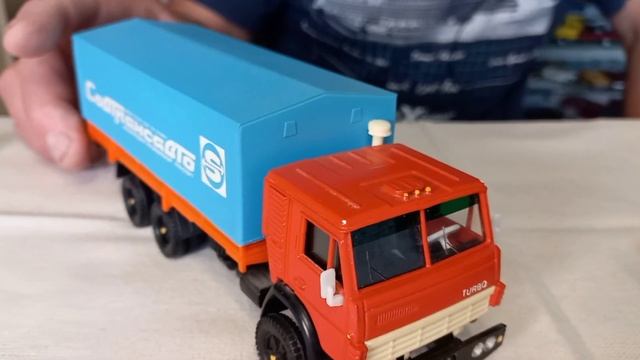 СРАВНЕНИЕ моделей автомобилей ЗИЛ 133 сегодня и КАМАЗ 53212 90го года в масштабе 1:43 смотреть онлайн