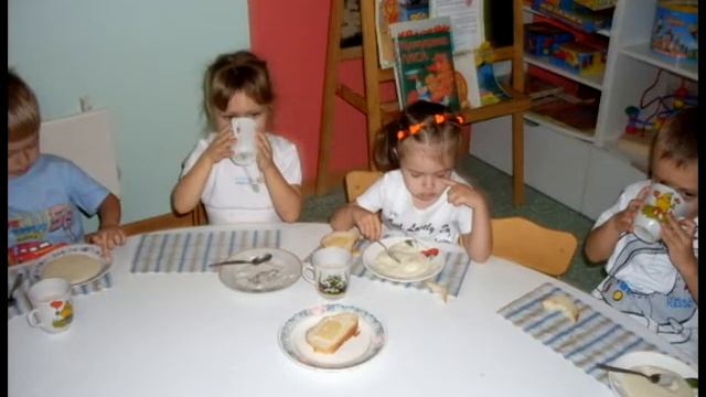 Режимные моменты: умывание, завтрак, одевание. смотреть онлайн