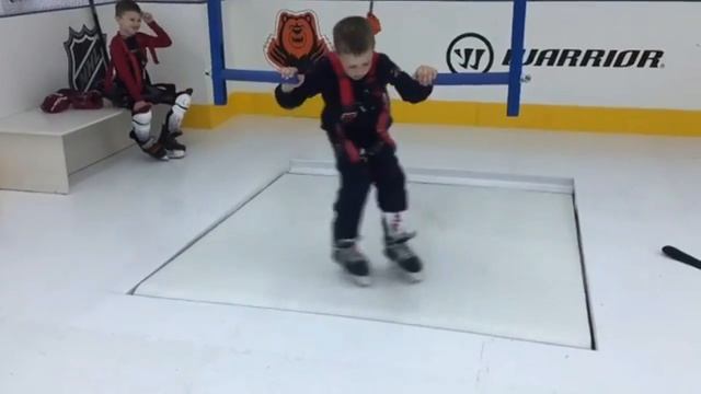 После сухой тренировки пираньи® одели коньки смотреть онлайн