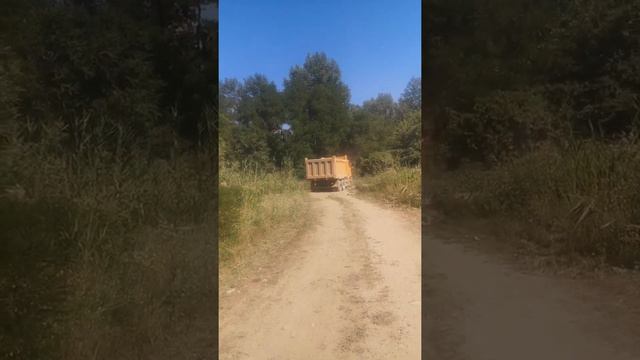 Выброс строительного мусора на берег реки Кубань. смотреть онлайн