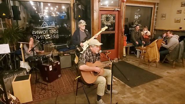 Open Mic @ Lost Towns Brewing (02/17/23) смотреть онлайн