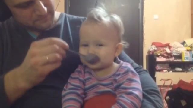 Как Же Тяжело Перебороть СОН!!! Ребенок Борется со Сном. Очень Смешно! смотреть онлайн