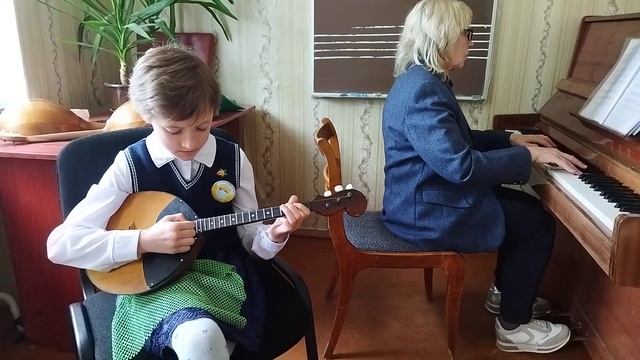 Новичек Снежана 9 лет. Р.н.п. " Ой, вставала я ранёшенько" обр. О. Моисеевой смотреть онлайн