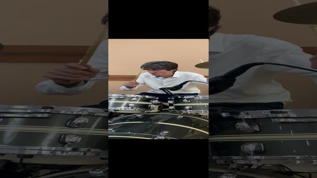 Музыкант отрывается по полной ?? смотреть онлайн