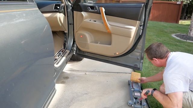 Adjust a Sagging Car Door that won't Close смотреть онлайн