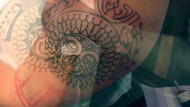 Полинезийское плечо за 1 минуту смотреть онлайн