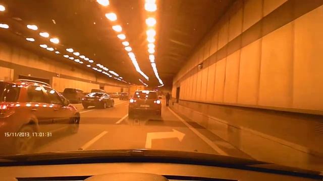 Чувак на одноколёсном сигвее катит по трёшке смотреть онлайн