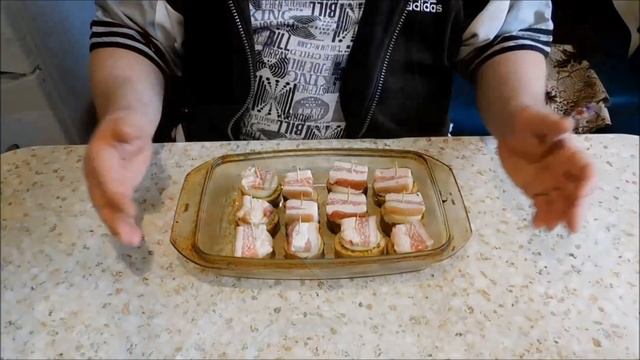 Запекаем в духовке картошку с салом и луком!!! Пальчики оближешь!!! смотреть онлайн