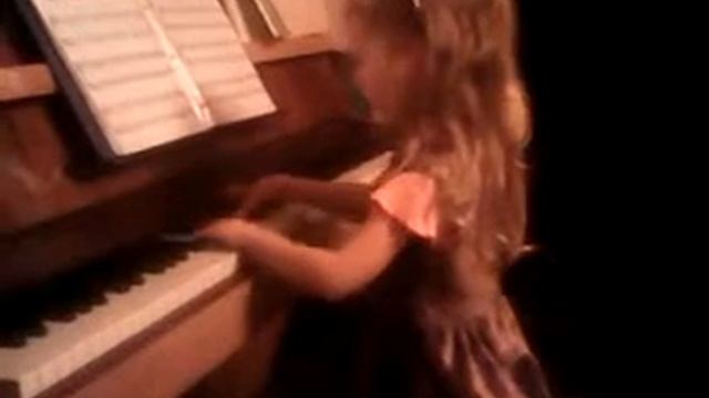 5 летняя девочка играет Собачий вальс . смотреть онлайн