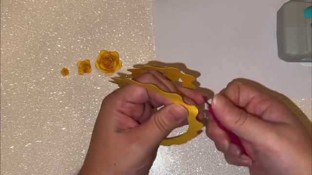 Rolled Rose Tutorial Cricut and Silhouette Very Easy смотреть онлайн