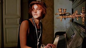 В оркестре играют гитара и скрипка