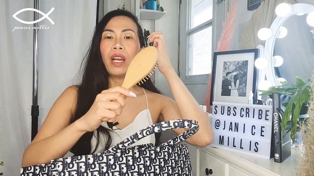 WHAT'S INSIDE MY BAG || SMALL BUSINESS EDITION|| DAILY ESSENTIALS #janicemillis #kaqueens #dailybag