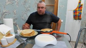 Жарю блины на погружной электроблиннице Xiaomi. Покупал за 2000 рублей в онлайн гипермаркете.