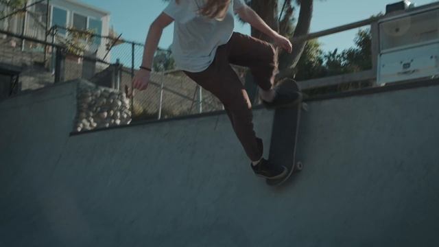 My Dream MINI RAMP Build!! ( Wood or Concrete?! ) смотреть онлайн