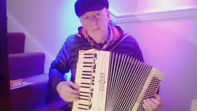 Style Musette on a Hohner Regina accordion смотреть онлайн