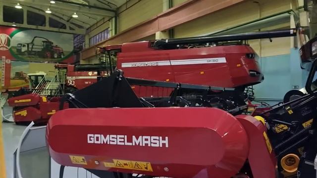 Комбайн GS3219 в выставочном комплексе Гомсельмаш. Краткий обзор. Для эффективных хозяйств. смотреть онлайн