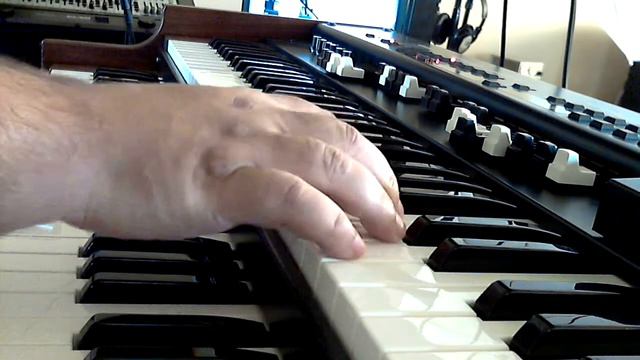 Don't You Worry 'Bout a Thing (Stevie Wonder) - Omar Garcia - CRUMAR MOJO & ROLAND VR-09 смотреть онлайн