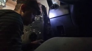 Рено Логан. Замена фиксатора двери.