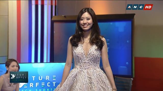 Future Perfect: Young designer uses 'lightning' to add glow to her unique gowns смотреть онлайн