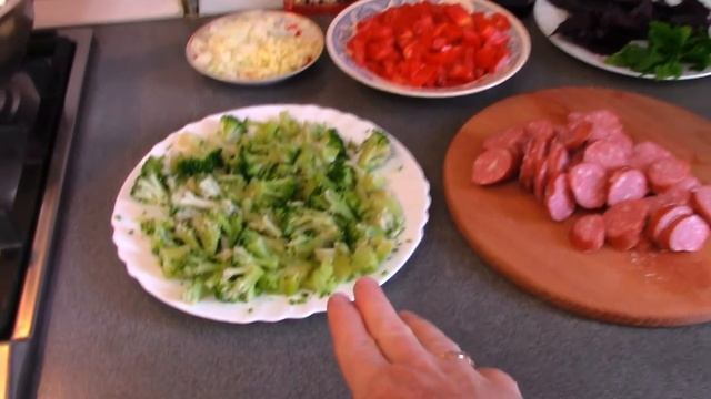 ПАСТА ПЕННЕ с овощами, колбасками и базиликом на ужин или на обед смотреть онлайн