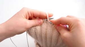 Вяжем МОДНУЮ базовую шапку из пуха норки