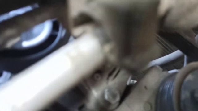 Замена натяжителя ремня генератора на Peugeot 407