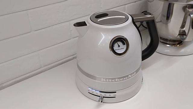 Тест чайника KitchenAid 5KEK1522EFP смотреть онлайн
